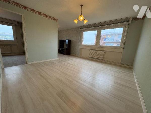 Appartement situé dans une résidence avec ascenseur, à proximité immédiate du centre ville au t...