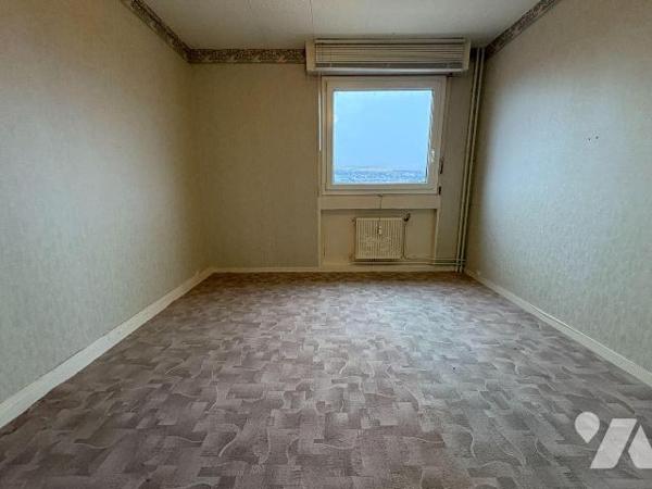 Appartement situé dans une résidence avec ascenseur, à proximité immédiate du centre ville au t...