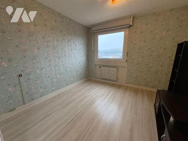 Appartement situé dans une résidence avec ascenseur, à proximité immédiate du centre ville au t...