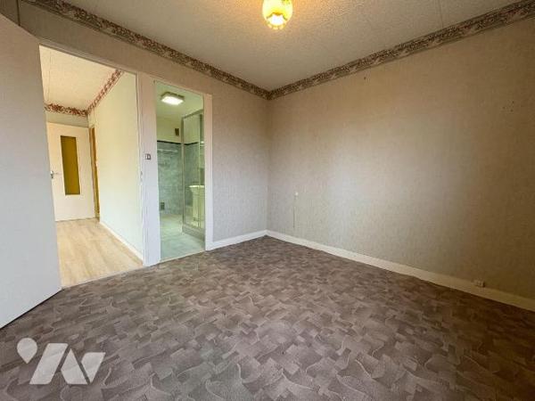 Appartement situé dans une résidence avec ascenseur, à proximité immédiate du centre ville au t...