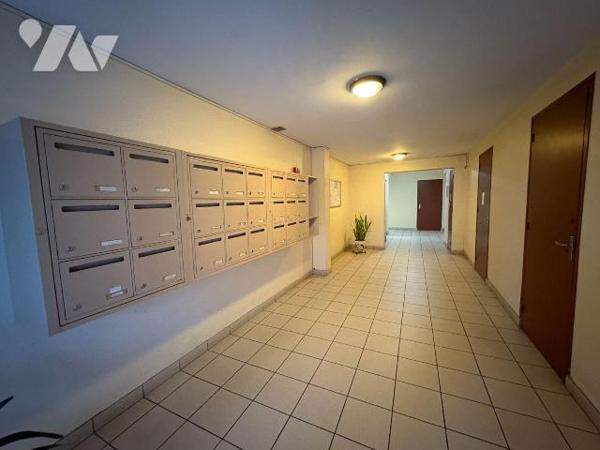 Appartement situé dans une résidence avec ascenseur, à proximité immédiate du centre ville au t...