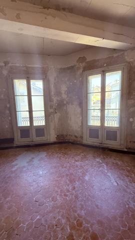 Béziers (34500) Immeuble bourgeois haussmannien-Angle de boulevard 6 appartements + local commercial 180 m²