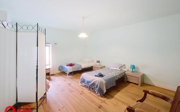 Immeuble à vendre    14 pièces • 342 m2 Montmarault