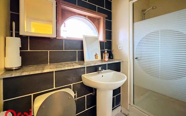 Immeuble à vendre    14 pièces • 342 m2 Montmarault