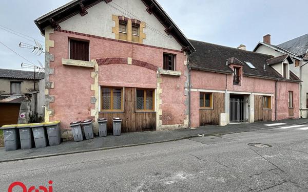 Immeuble à vendre    14 pièces • 342 m2 Montmarault