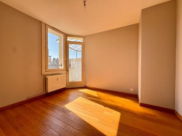 A VENDRE : T3 à LILLE • • 325 000 € FAI • Réf. 1798