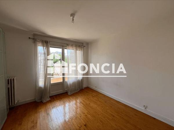 Location Appartement 3 pièces 70.2 m² - 96 RUE DU NIVOLET Chambéry 73000