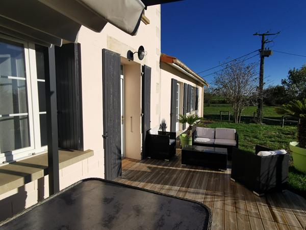 Belle maison agréable au calme proche à 5 mn de Lussant, axe St Jean - Rochefort