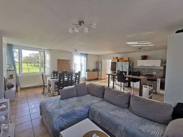 Belle maison agréable au calme proche à 5 mn de Lussant, axe St Jean - Rochefort