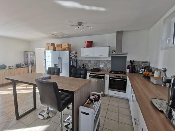 Belle maison agréable au calme proche à 5 mn de Lussant, axe St Jean - Rochefort