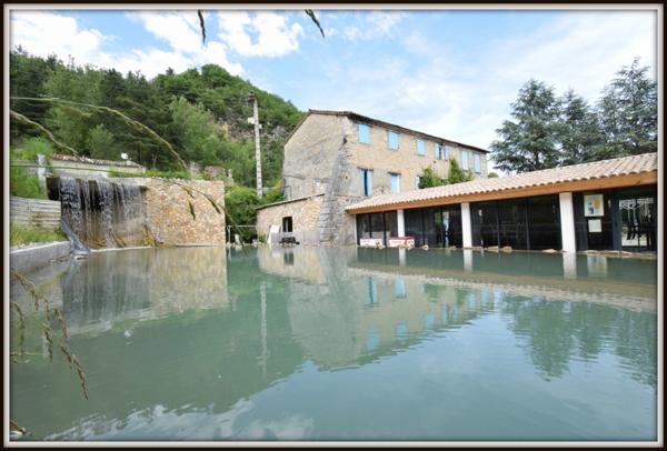 Castellane Gorges Du Verdon 2 hangars, hotel, restaurant, deux villas 5 ha de flan de colline visite du 14 au 20 juin
