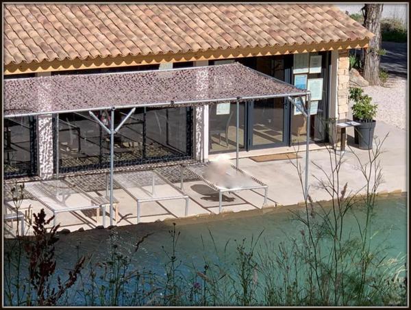 Castellane Gorges Du Verdon 2 hangars, hotel, restaurant, deux villas 5 ha de flan de colline visite du 14 au 20 juin