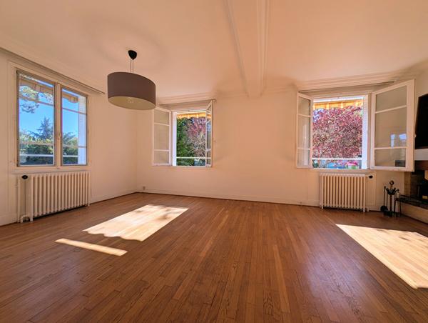 MESNIL LE ROI - Maison 5 pièces de 91 M² (152 M ² habitables) édifiée sur un Terrain de 999 M² , Le mesnil le roi