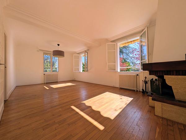 MESNIL LE ROI - Maison 5 pièces de 91 M² (152 M ² habitables) édifiée sur un Terrain de 999 M² , Le mesnil le roi