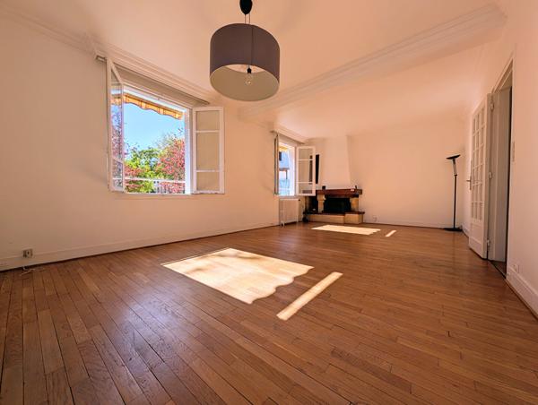 MESNIL LE ROI - Maison 5 pièces de 91 M² (152 M ² habitables) édifiée sur un Terrain de 999 M² , Le mesnil le roi
