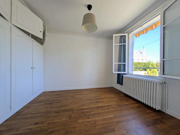 MESNIL LE ROI - Maison 5 pièces de 91 M² (152 M ² habitables) édifiée sur un Terrain de 999 M² , Le mesnil le roi