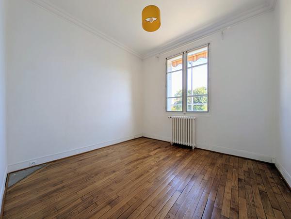 MESNIL LE ROI - Maison 5 pièces de 91 M² (152 M ² habitables) édifiée sur un Terrain de 999 M² , Le mesnil le roi