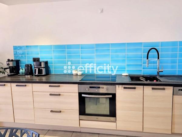 Appartement
         2 pièces
        - 81 m² 315 000 € *