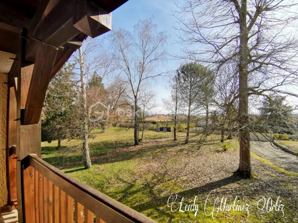 À Aire sur l'Adour, laissez vous séduire par cette maison landaise de type T6 et son vaste salon - séjour de 32m² , ensoleillé, desservant une cuisine aménagée et équipée donnant sur terrasse et piscine; à droit du salon trois chambres lumineuses et spacieuses d'environ 10.50m². Une salle d'eau avec double vasque , douche à l'italienne avec des spots de lumière.
À l'étage deux chambres dont une donnant sur balcon, une deuxième salle d'eau.
Une partie de combles semi aménagée pouvant être agencée en salle de bain.
Une piscine de 5 x 10 entourée par une belle terrasse avec ses bananiers qui vous rapprocheront du caraïbe, le tout sur un terrain de plus de 5000m² totalement clôturé.

Informations complémentaires:
* Électricité aux normes
* Menuiserie en Double vitrage, PVC et de l'aluminium
* Fibre optique
* Climatisation réversible
* Ballon d'eau chaude de 200lt installé en 2017
* Toiture isolée
* cour
* Portail automatique
* Poêle à bois
* Garage pour deux voitures.
* Parking
* propriété à 3 km du centre ville .
Contactez moi rapidement pour vous présenter votre propre coin de paradis: 0784420905 l.martinezortiz@bskimmobilier.com