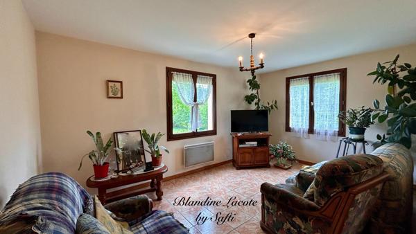 Pavillon de plain-pied avec garage et jardin