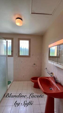 Pavillon de plain-pied avec garage et jardin