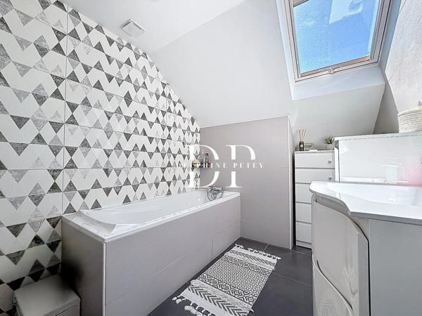 Maison à vendre 4 pièces (74) de 122 m2 , terrain d'env. 800 m2