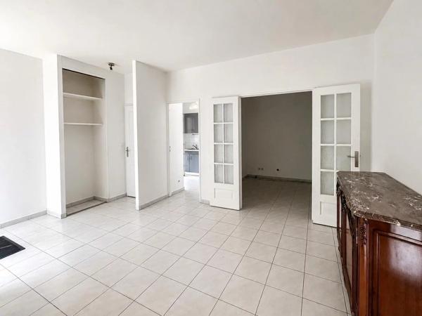 Vente                                                      Appartement
                        
                                         43 m2                     à Fontainebleau
