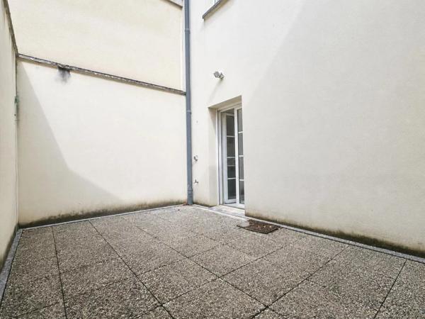 Vente                                                      Appartement
                        
                                         43 m2                     à Fontainebleau