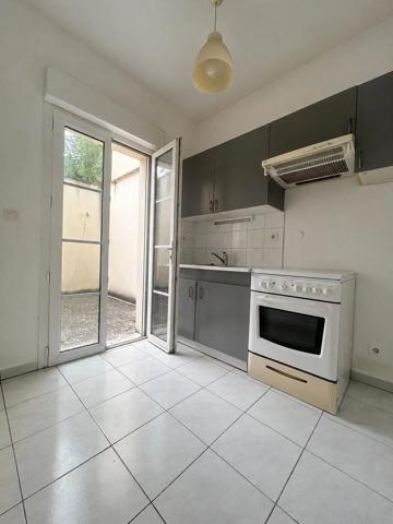 Vente                                                      Appartement
                        
                                         43 m2                     à Fontainebleau