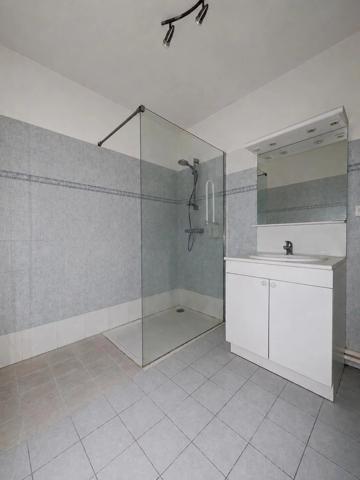 Vente                                                      Appartement
                        
                                         43 m2                     à Fontainebleau