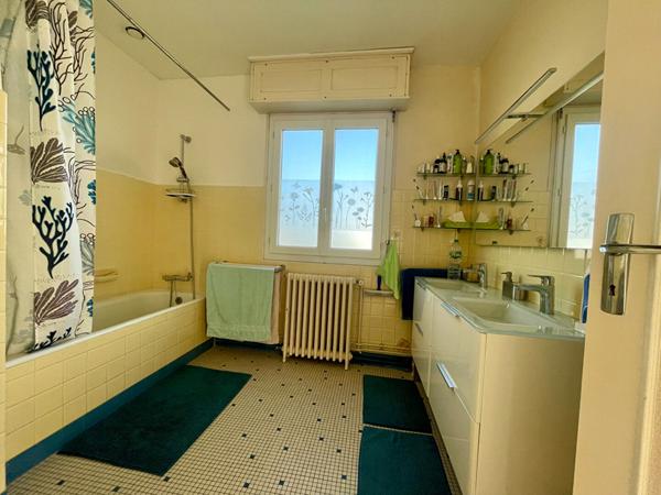 Élégante maison 3 chambres avec garage  jardin ensoleillé et atelier? Cadre privilégié à Talence