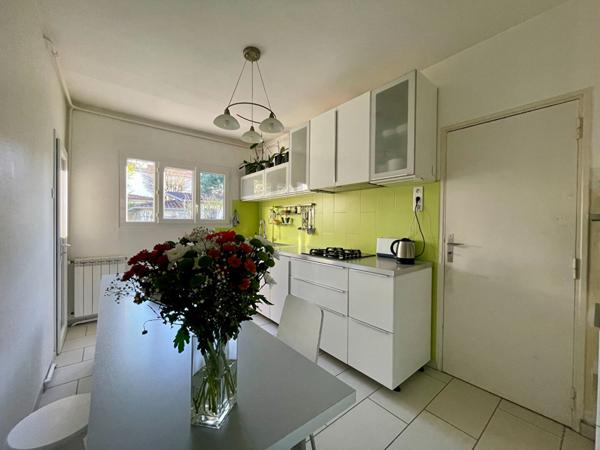 Élégante maison 3 chambres avec garage  jardin ensoleillé et atelier? Cadre privilégié à Talence