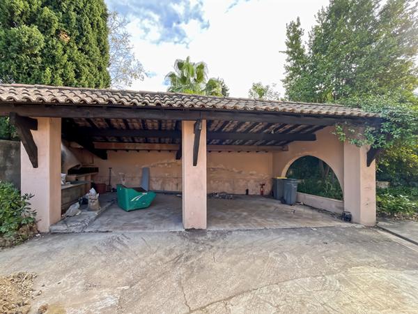 Appartement 5P en Duplex dans une maison, jardin, 3 parkings. A rénover.