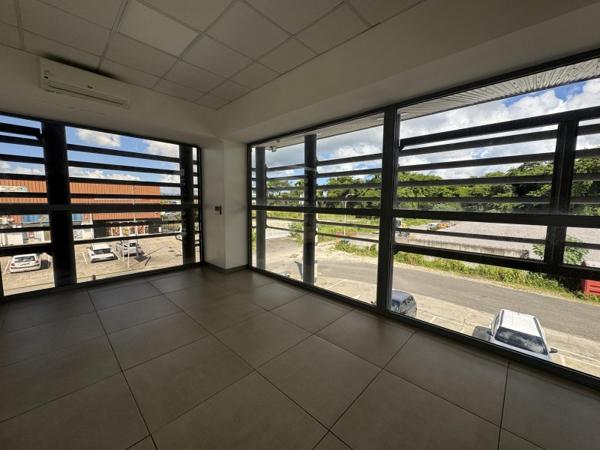 Location / Bureaux à Baie-Mahault (97122)