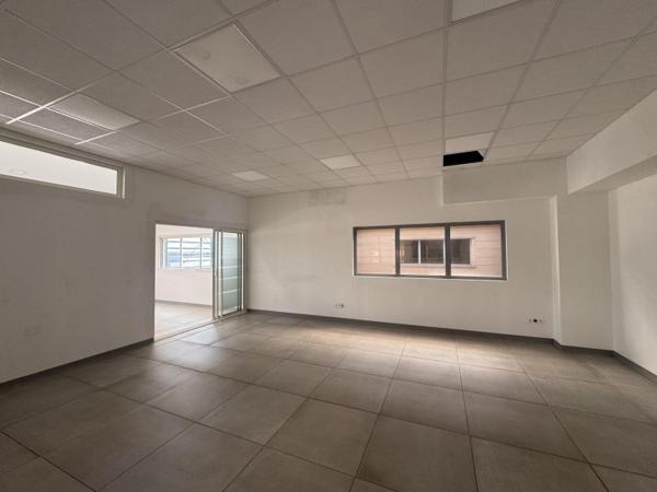 Location / Bureaux à Baie-Mahault (97122)