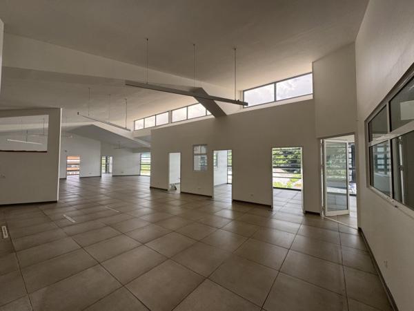 Location / Bureaux à Baie-Mahault (97122)