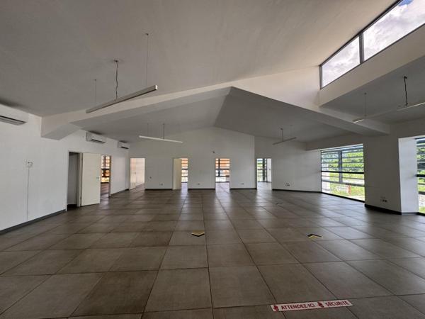 Location / Bureaux à Baie-Mahault (97122)