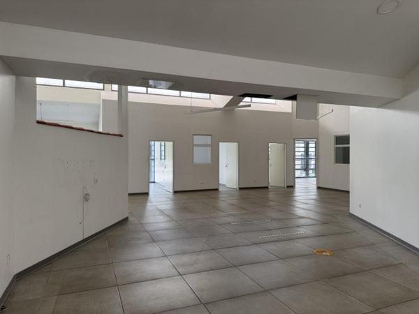 Location / Bureaux à Baie-Mahault (97122)