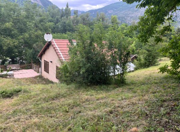 Chalet chaleureux de 55 m² sur un magnifique terrain de 3 000 m²