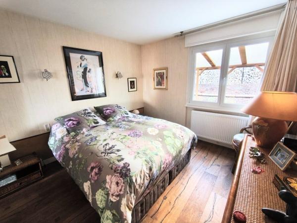 À vendre - Maison individuelle, 10 pièces située à Pontarlier (25300)