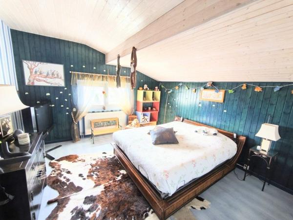 À vendre - Maison individuelle, 10 pièces située à Pontarlier (25300)