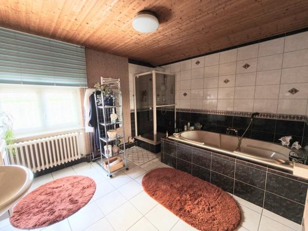 À vendre - Maison individuelle, 10 pièces située à Pontarlier (25300)