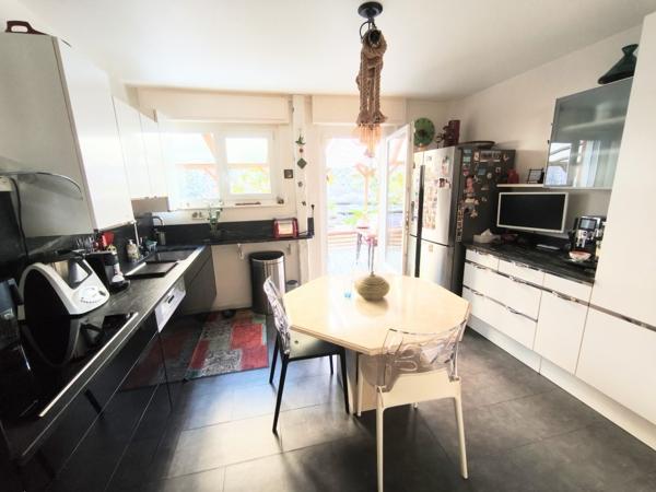 À vendre - Maison individuelle, 10 pièces située à Pontarlier (25300)