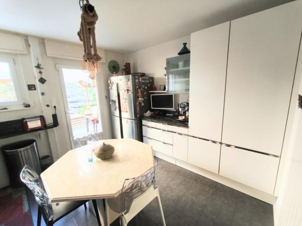 À vendre - Maison individuelle, 10 pièces située à Pontarlier (25300)