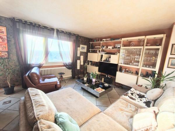 À vendre - Maison individuelle, 10 pièces située à Pontarlier (25300)