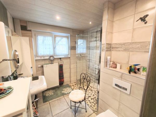 À vendre - Maison individuelle, 10 pièces située à Pontarlier (25300)