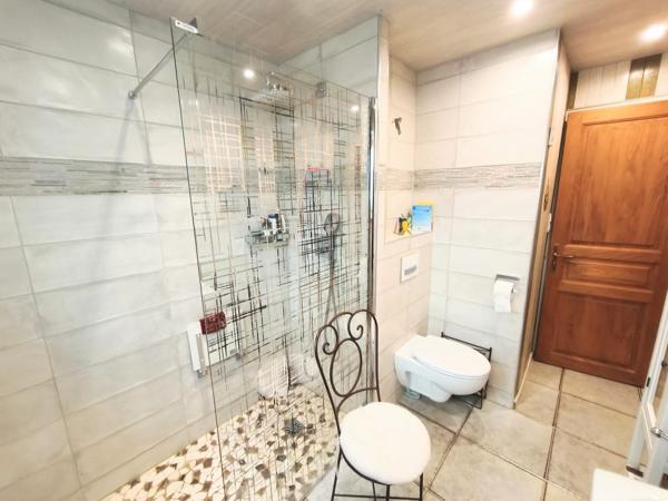 À vendre - Maison individuelle, 10 pièces située à Pontarlier (25300)