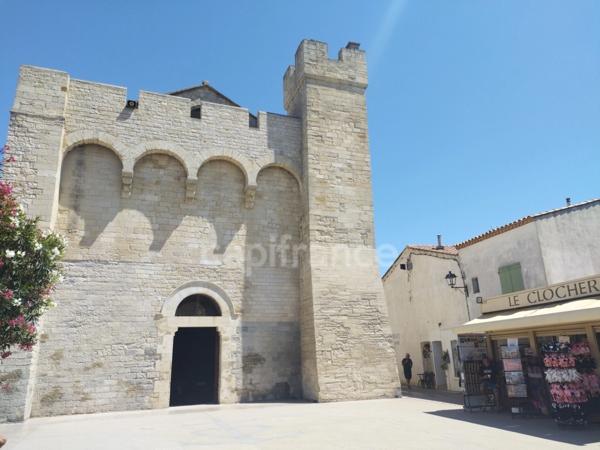 GARD (30) AIGUES−MORTES(30220) à vendre fonds de commerce Hôtel bureau 30 chambres et 70 couchages 1200 m2.