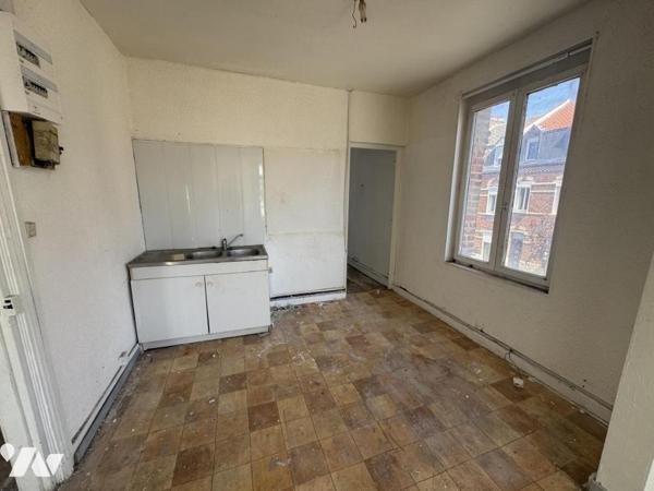 cambrai. immeuble locatif composé de trois appartements
