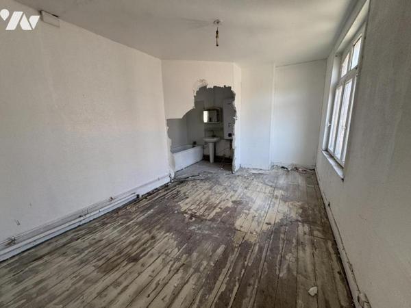 cambrai. immeuble locatif composé de trois appartements